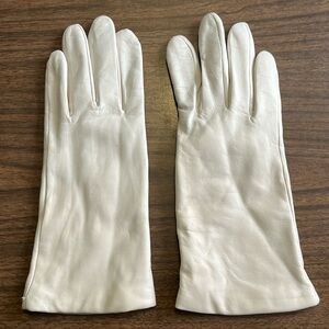 Chic White Leather Gloves